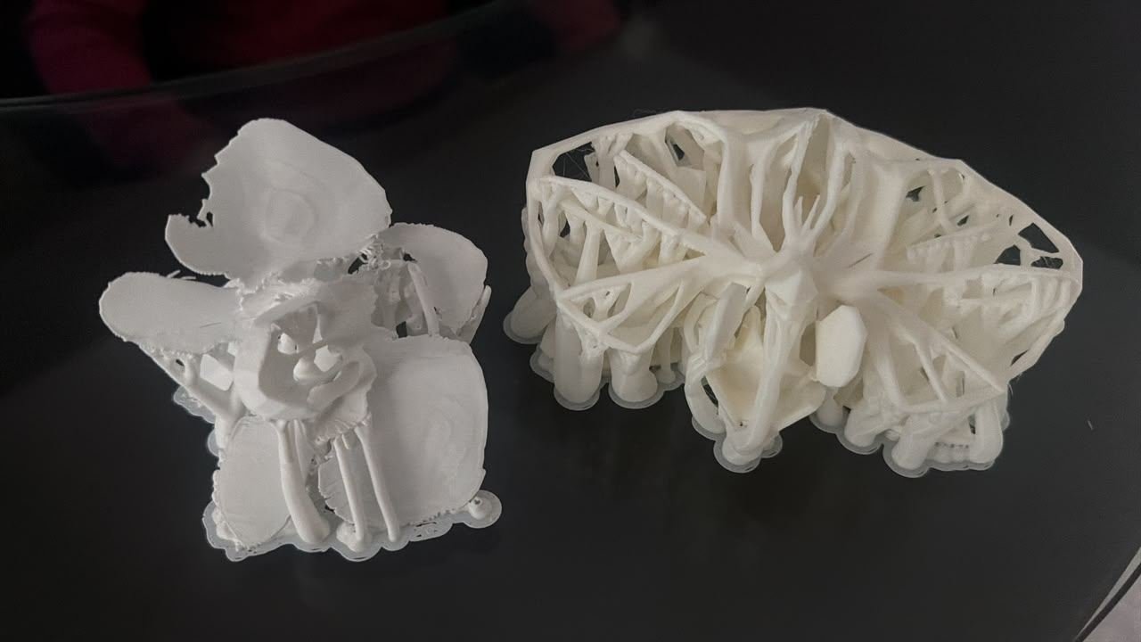 Piezas orgánicas impresas en blanco